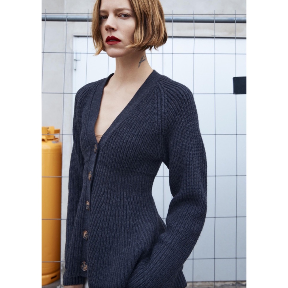 {Zara} Tapered Waist Knit Cardigan Size M